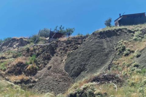 Կոտայքի մարզի Գետամեջ գյուղում տեղի է ունեցել ճանապարհահատվածի սահք, վնասվել են շինություններ