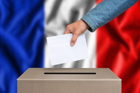 Во Франции стартовал первый тур парламентских выборов