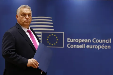 Премьер-министр Венгрии символически принял эстафету председательства в Совете ЕС