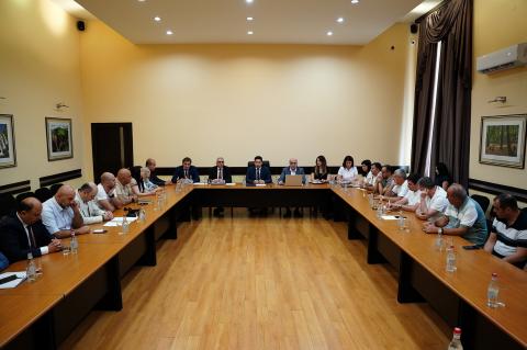 نشست رئیس کمیته درآمدهای دولتی جمهوری ارمنستان با نمایندگان شرکت های ساخت و ساز