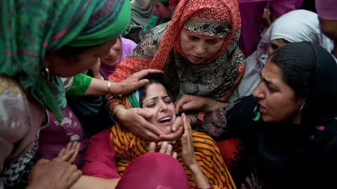 Более ста человек погибли во время давки на религиозном фестивале в Индии
