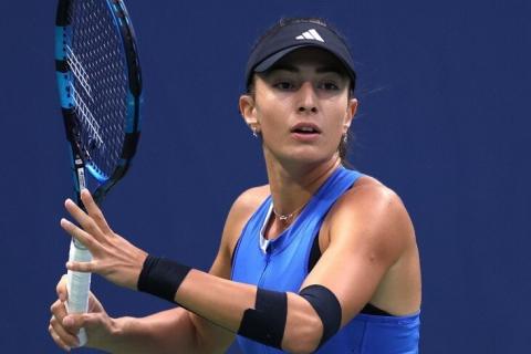 لاعبة التنس إيلينا أفانيسيان تبدأ بداية ناجحة بطولة ويمبلدون وتفوز في الدور الأول على  أنيلينا كالينينا