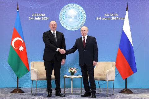 لقاء بين الرئيس الروسي فلاديمير بوتين والرئيس الأذربيجاني إلهام علييف في أستانا