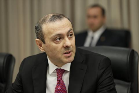 دبیر شورای امنیت جمهوری ارمنستان: "تمامی مسائل مربوط به جمهوری ارمنستان مطرح شده در گزارش های بین المللی، در دستور کار ما قرار دارند."