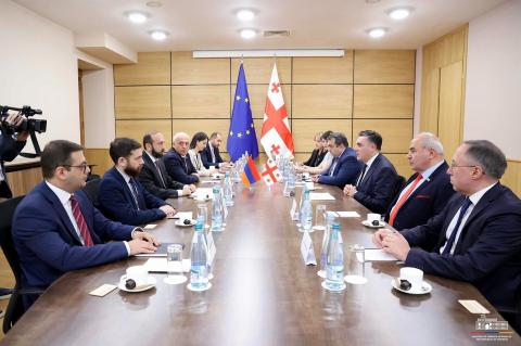 Ermenistan ve Gürcistan dışişleri bakanları stratejik ortaklıkla ilgili konuları görüşüyor