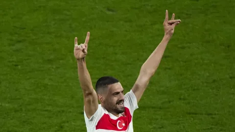 Ministra del Interior de Alemania acusó al futbolista turco de utilizar la Eurocopa como plataforma para el racismo
