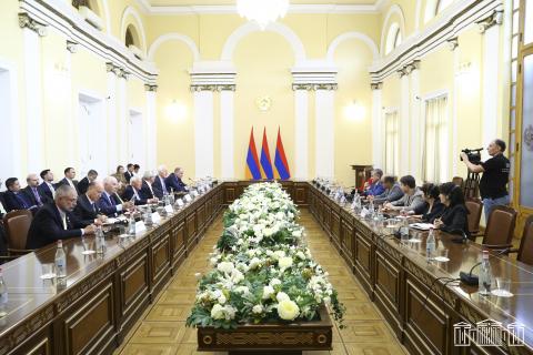 Оппозиционные депутаты НС Армении провели встречу с делегацией  конгрессменов США
