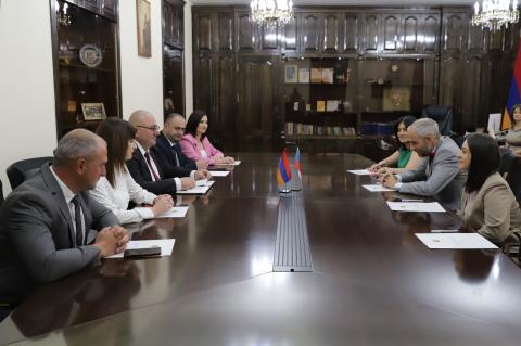 С ознакомительным визитом Ширакскую область посетил чрезвычайный и полномочный посол Чехии в Армении Петр Пирунчик