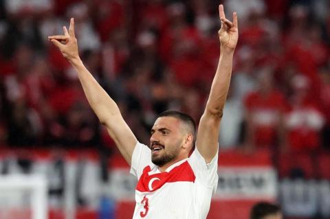 UEFA inicia investigación sobre el gesto de los Lobos Grises del futbolista turco