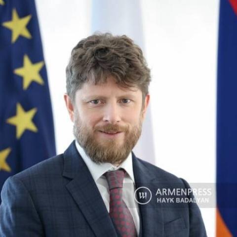 Embajador de Francia felicitó a Armenia con motivo del Día de la Constitución