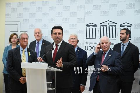 Conférence de presse conjointe du Président de l'Assemblée nationale d'Arménie, Alen Simonyan, et des membres de la délégation du Congrès, dirigée par le sénateur américain Roger Wicker