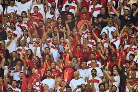Թուրքիայի և Նիդերլանդների ֆուտբոլի հավաքականների երկրպագուների միջև ծեծկռտուք է տեղի ունեցել