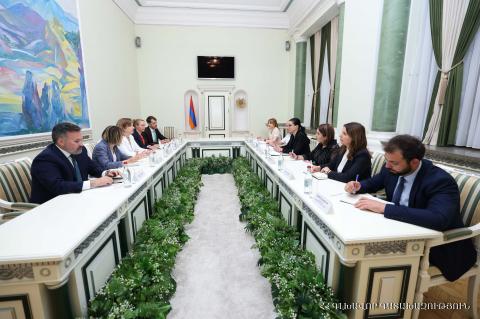 Anna Vardapetyan recibió a la delegación de la embajadora de Estados Unidos