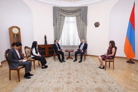 Viceprimer ministro de Armenia se despidió del embajador de China
