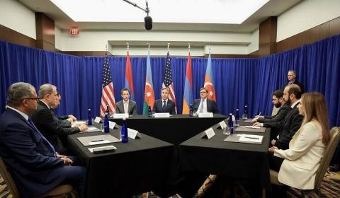 Les ministres arménien et azerbaïdjanais des Affaires étrangères conviennent de continuer à travailler sur un traité de paix