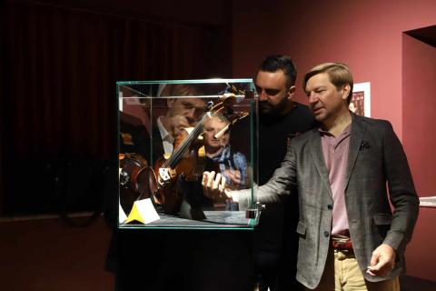 Historic Stradivarius and Guarneri Violins Exhibited in Kapan