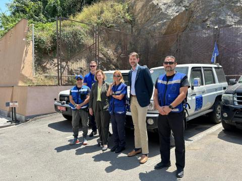سفيرة الولايات المتحدة بأرمينيا كريستينا كوين بالتعاون مع البعثة المدنية للاتحاد الأوروبي تراقب الوضع على الحدود مع أذربيجان