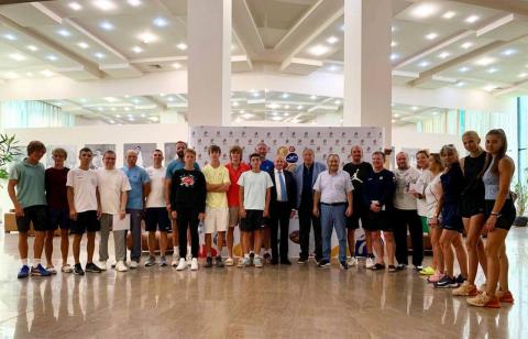 Посол РФ встретился в Цахкадзоре со спортсменами и специалистами сборных команд России по теннису
