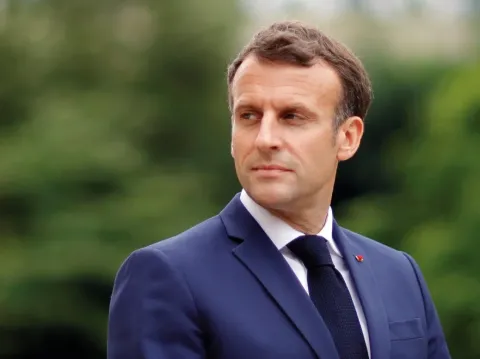 Макрон отправит в отставку премьера Франции 16 июля