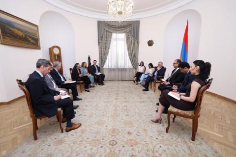 Ermenistan Başbakan Yardımcıları, USAID Yardımcı Yöneticisi Erin McKee ile görüştü