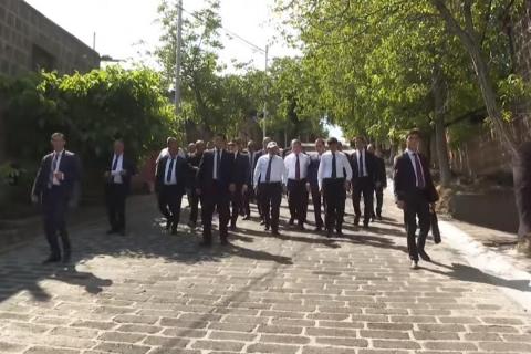 Prime Minister in Ashtarak reviewed the paving works with tuff stone on a 2.49 km section