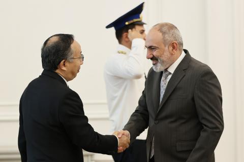 驻亚美尼亚大使范勇辞行拜会亚总理帕什尼扬