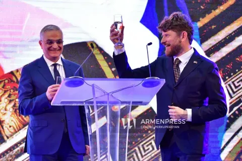 دعم فرنسا لأرمينيا غير مشروط وكامل ودائم وسيستمر هذا الدعم بشكل حاسم-السفير الفرنسي في أرمينيا أوليفييه ديكوتيغني بالعيد الوطني الفرنسي-