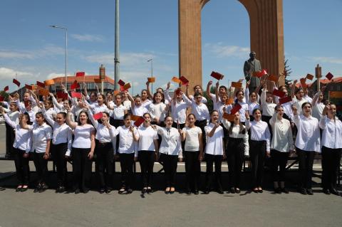Pour toi, Arménie.  Des événements dédiés au 100e anniversaire de Charles Aznavour ont eu lieu à Gyumri