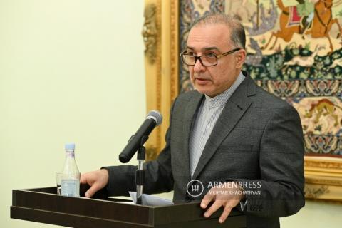 سفیر ایران: " وقتی در حال مذاکره و گفتگو سازنده هستید وقت تیراندازی را ندارید. ایران در کل  به روند صلح جمهوری ارمنستان و آذربایجان خوش بین است."