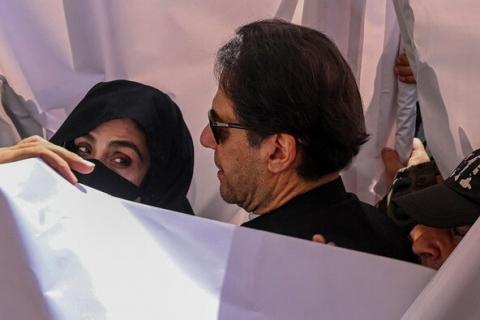 В Пакистане арестовали бывшего премьер-министра Хана и его супругу