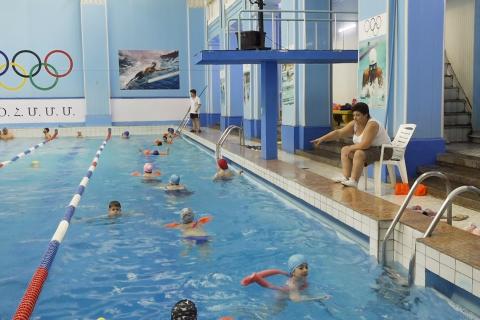 راه اندازی طرح آزمایشی برگزاری آموزش رایگان شنا در استان های ارمنستان.