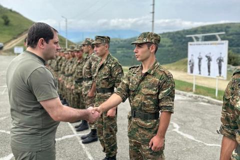Visita sorpresa de Suren Papikyan al Centro de Entrenamiento de Montaña del Ministerio de Defensa