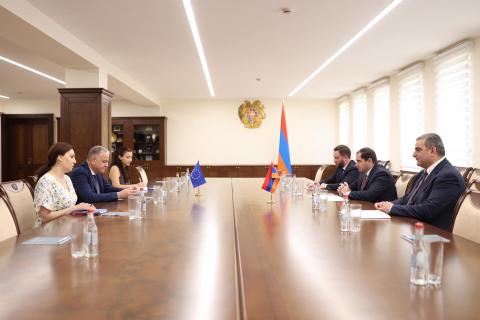 Suren Papikyan y Vasilis Maragos discutieron sobre la cooperación entre Armenia y la Unión Europea en el ámbito de la defensa