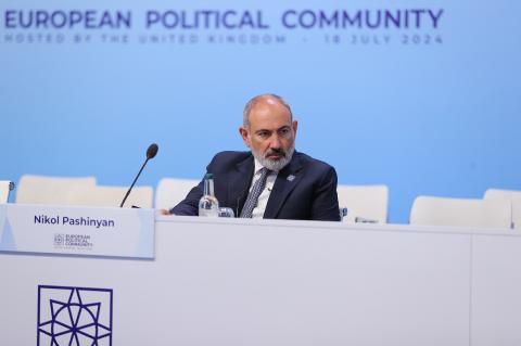 Pashinyan participates in round-table discussion entitled "Protecting and Ensuring Democracy" in London