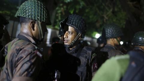 Բանգլադեշում անկարգությունների ժամանակ տուժել է մոտ 300 ոստիկան
