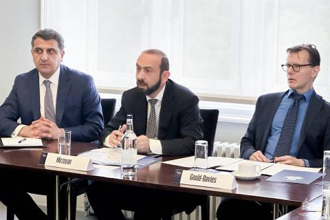 وزیر امور خارجه جمهوری ارمنستان گزارش مختصری در خصوص اولویت های سیاست خارجی کشور ما را در لندن ارائه کرد