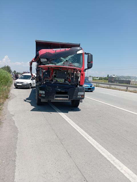 Երևան-Մեղրի ճանապարհին բեռնատարը դուրս է եկել երթևեկելի հատվածից և վնասել գազի խողովակը