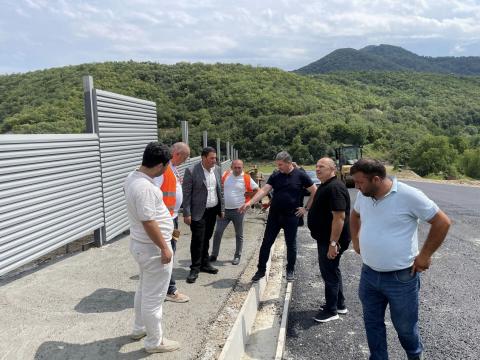 Министр Саносян ознакомился с ходом строительства новой дороги Киранца