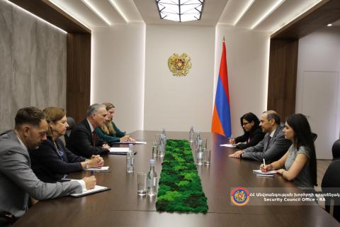 Armen Grigoryan ve Louis Bono, Ermenistan-Azerbaycan ilişkilerinin normalleşme sürecini ele aldı