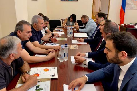 جلسه بررسی موضوعات صنعت نظامی و امنیت سایبری در کمیسیون دائمی امور دفاع و امنیت جمهوری ارمنستان