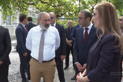 Primer Ministro visitó las obras de renovación de la guardería de Etchmiadzin