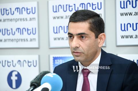 Conferencia de prensa de asesor del jefe del Comité del Catastro de Armenia, Armen Aleksanyan