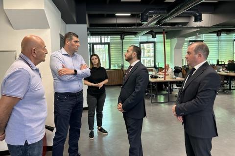 Le ministre Hayrapetian a rendu visite au bureau arménien de Grid Dynamics