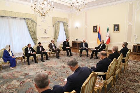 伊朗新任总统强调与亚美尼亚关系的发展