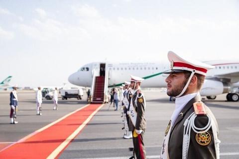 Иностранные делегации прибывают в Тегеран на церемонию инаугурации президента Ирана