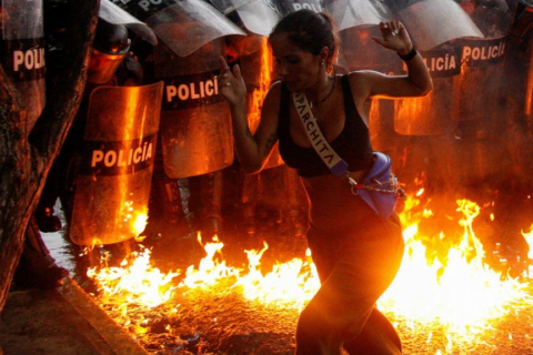 В Венесуэле произошли столкновения между протестующими против результатов выборов и сотрудниками правоохранительных органов