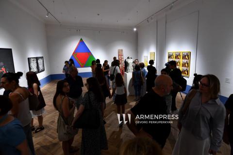 Exposición "Nueva materia: La colección de abstracción armenia de Sergey Javadyan".