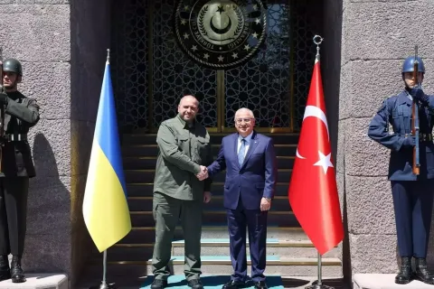 Les ministres de la Défense turc et ukrainien se sont entretenus à Ankara