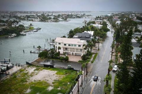 Ураган «Дебби» достиг побережья Флориды