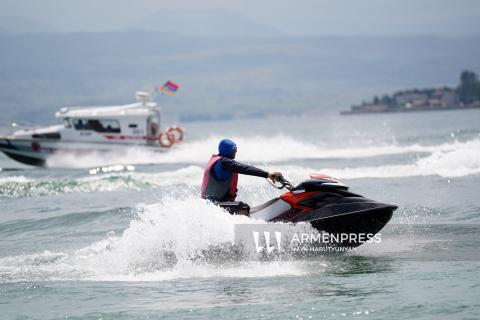 Rescatistas acuáticos en el lago Sevan realizan un servicio optimizado las 24 horas